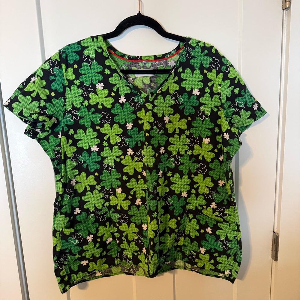 Green Shamrock scrub‎ top